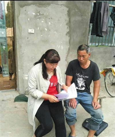 外国女游客在凤凰古城勇救落水男孩外国女游客在凤凰古城英勇救援落水男孩，跨越国界的无私大爱
