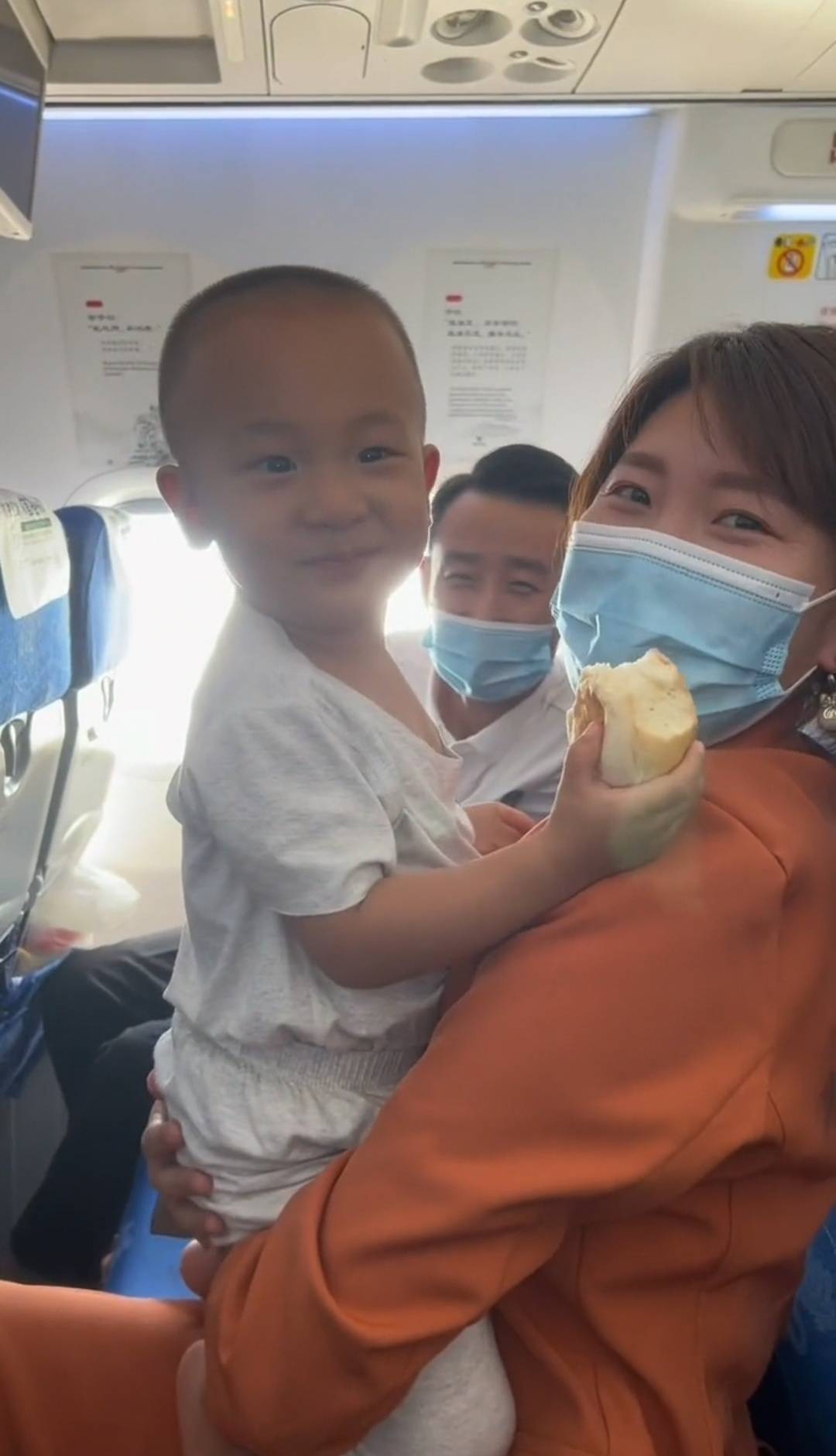 熊孩子第一次坐飞机被劫机熊孩子第一次坐飞机的奇妙之旅，竟然遭遇了劫机？