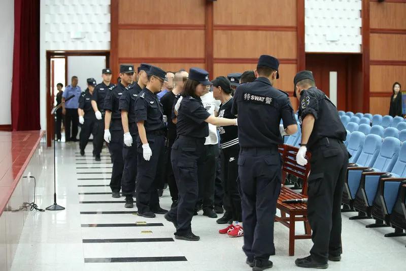 内蒙古\"婚内强奸案\"起诉书曝光内蒙古婚内强奸案起诉书曝光
