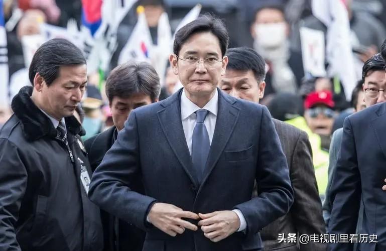 李在明与韩国五大财阀巨头座谈李在明与韩国五大财阀巨头座谈，深度探讨与未来展望